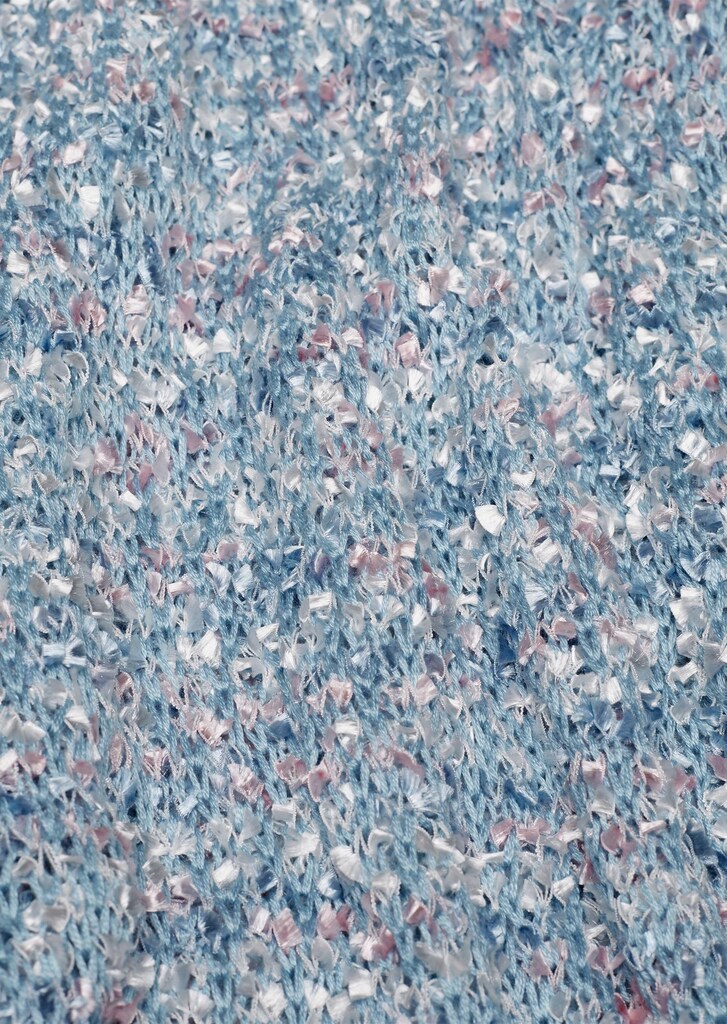 Effektvoller locker gestrickter Bändchengarnpullover