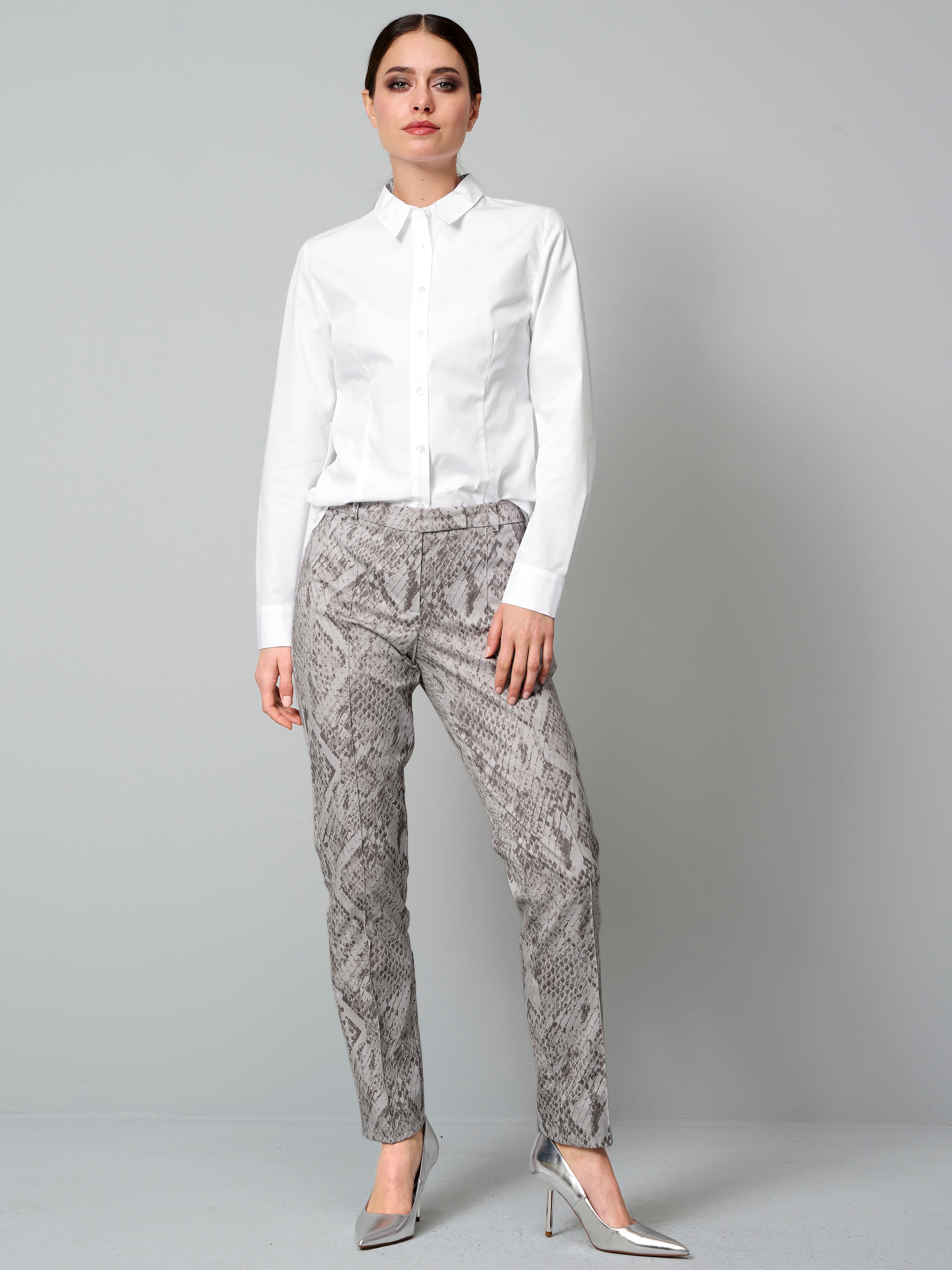 Hose mit Schlangenprint