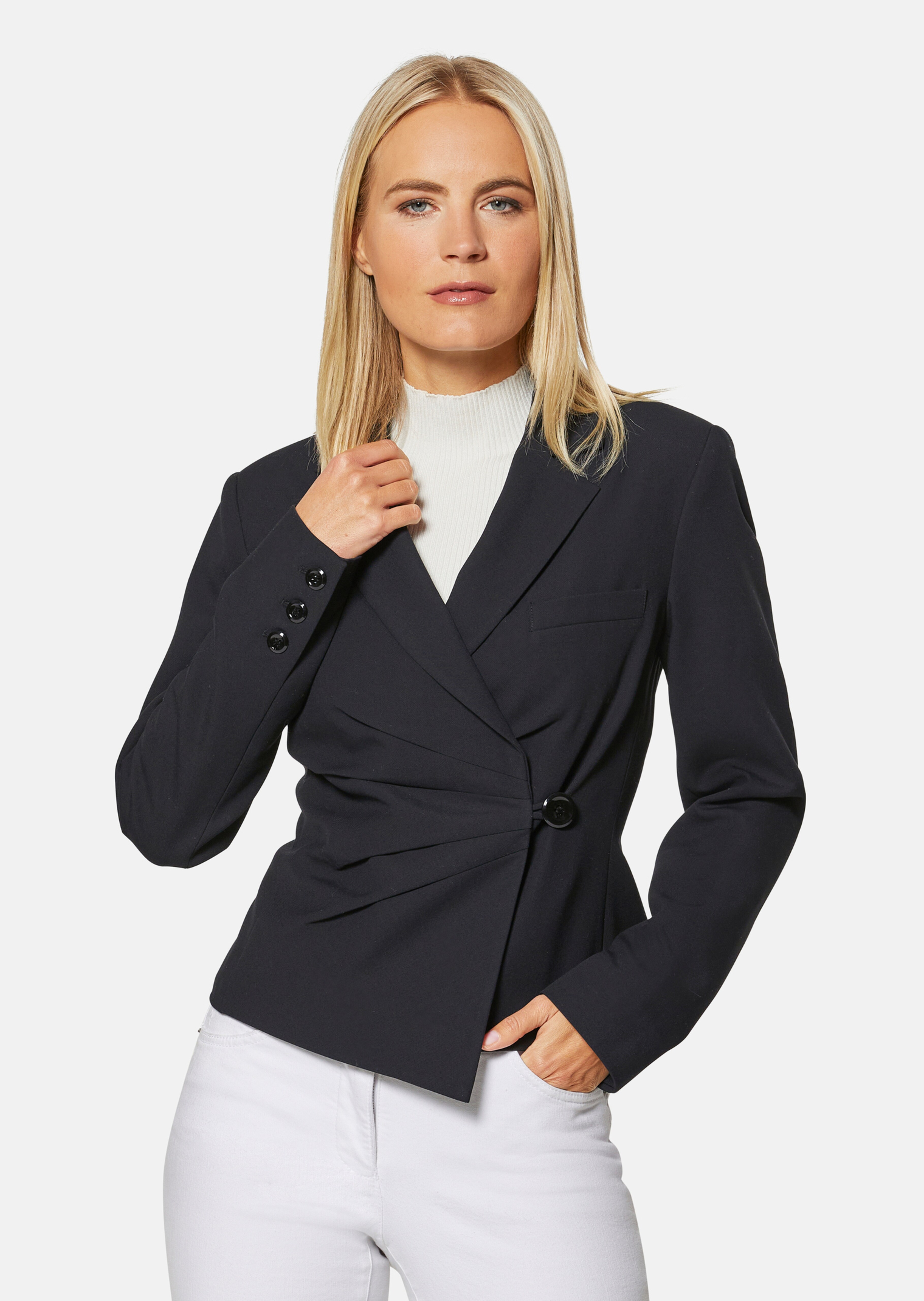 Kurzblazer mit asymmetrischem Verschluss