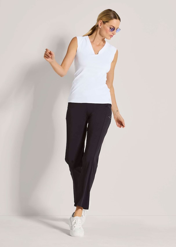 Feminines Funktionsshirt mit V-Ausschnitt 3