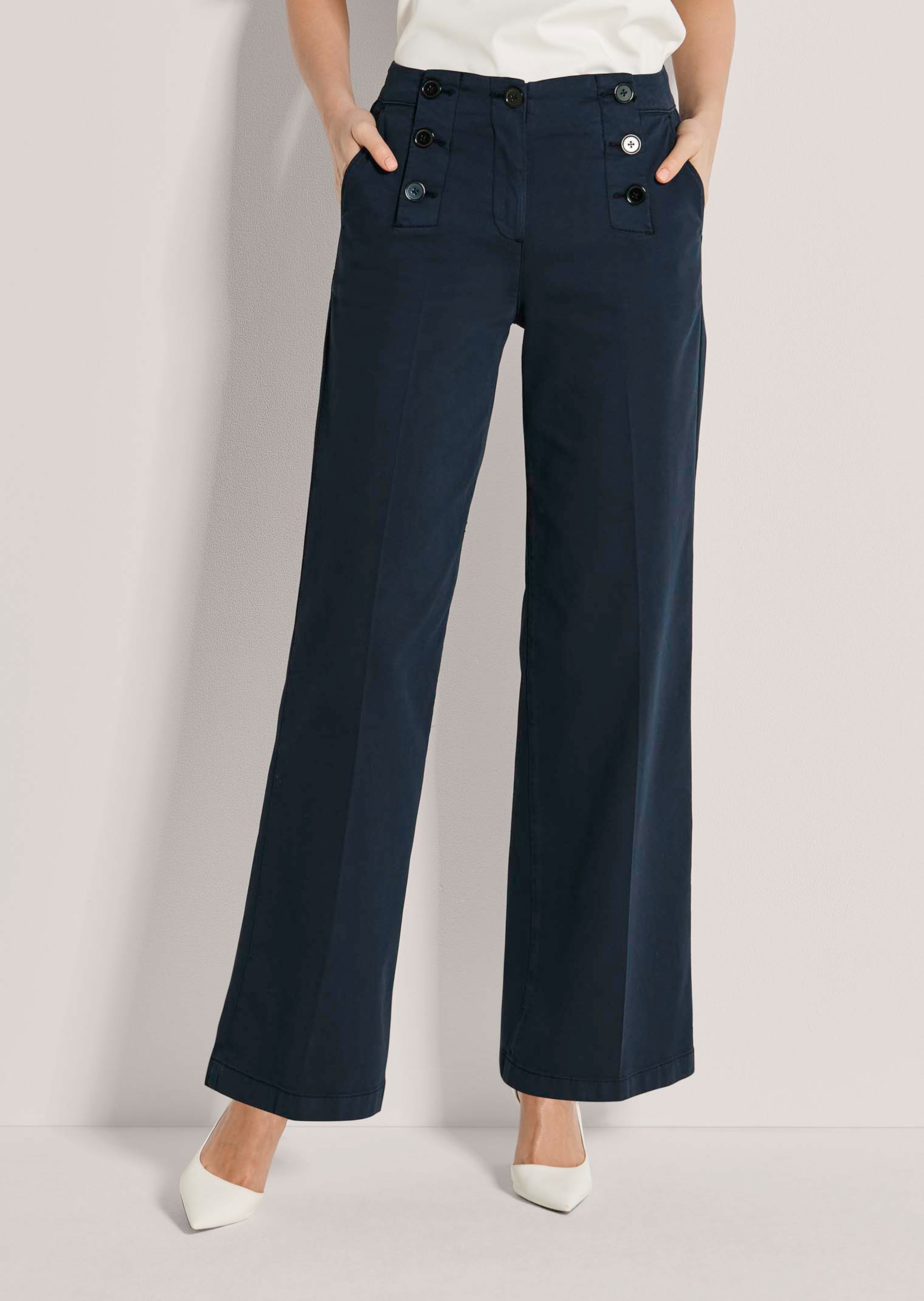 Weite Hose im Marine-Stil