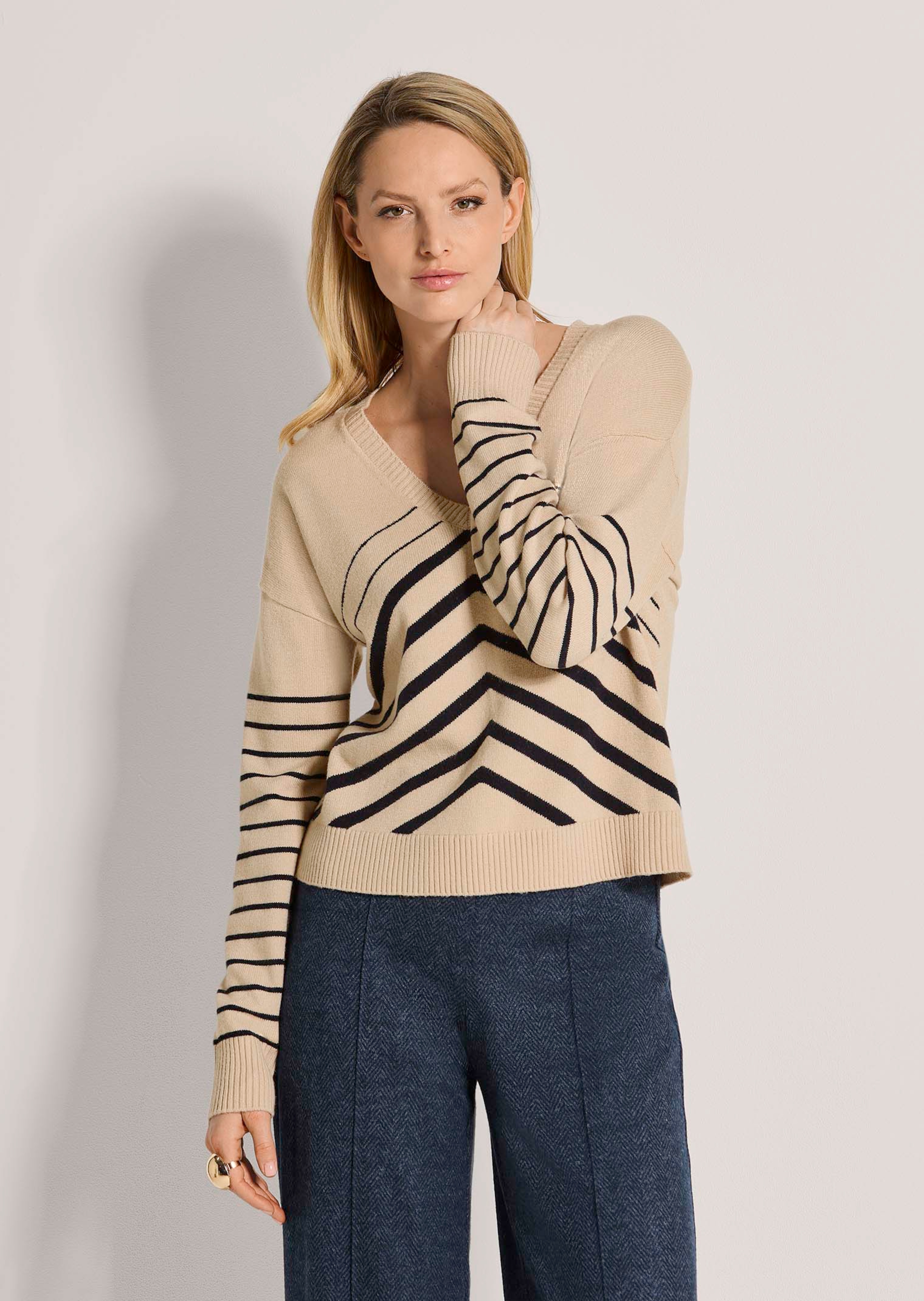 Sportiver Strickpullover mit Streifenmuster