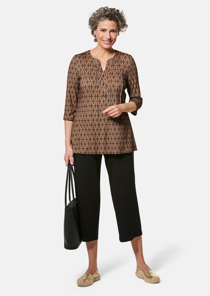Figurschmeichelndes Drucktunika-Shirt