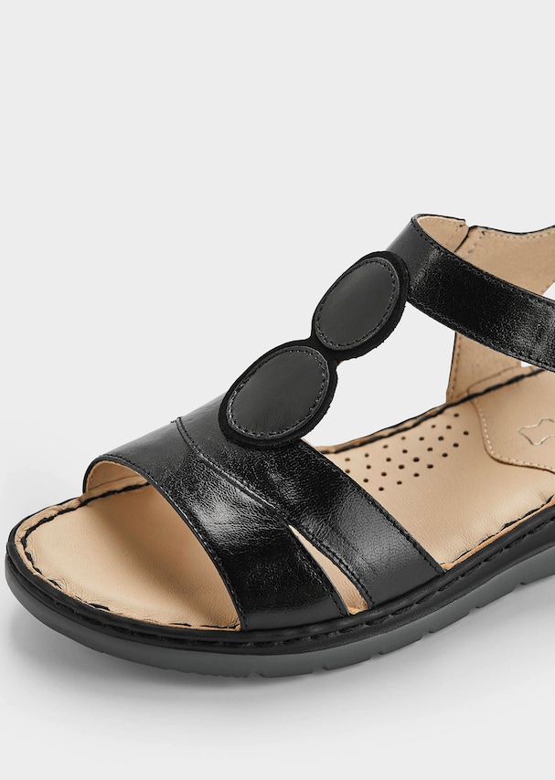 Sandale mit verstellbarem Klettriemen 2