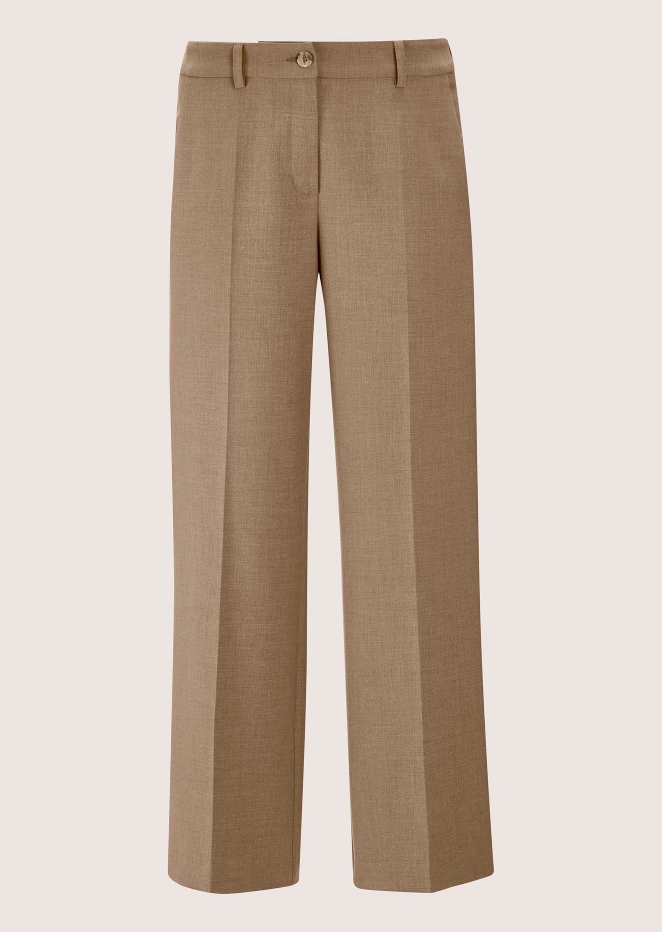 Weite Hose mit Bügelfalten