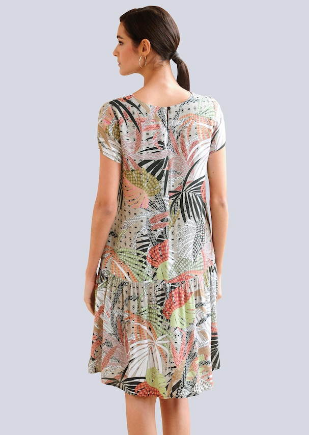 Kleid in grafischem Druck 3