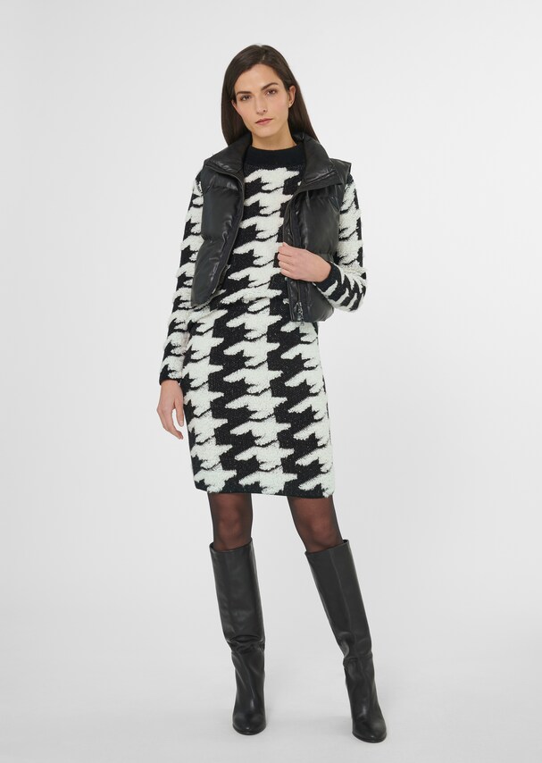 Houndstooth skirt in jacquard knit 1