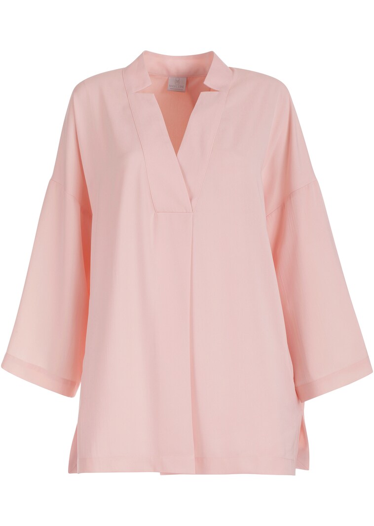 Casual blouse shirt with a V-neckline and 3/4 sleeves