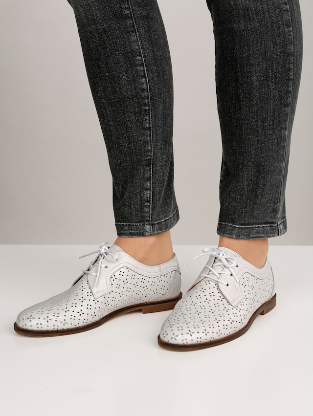 Schnürer mit floreale Perforierung