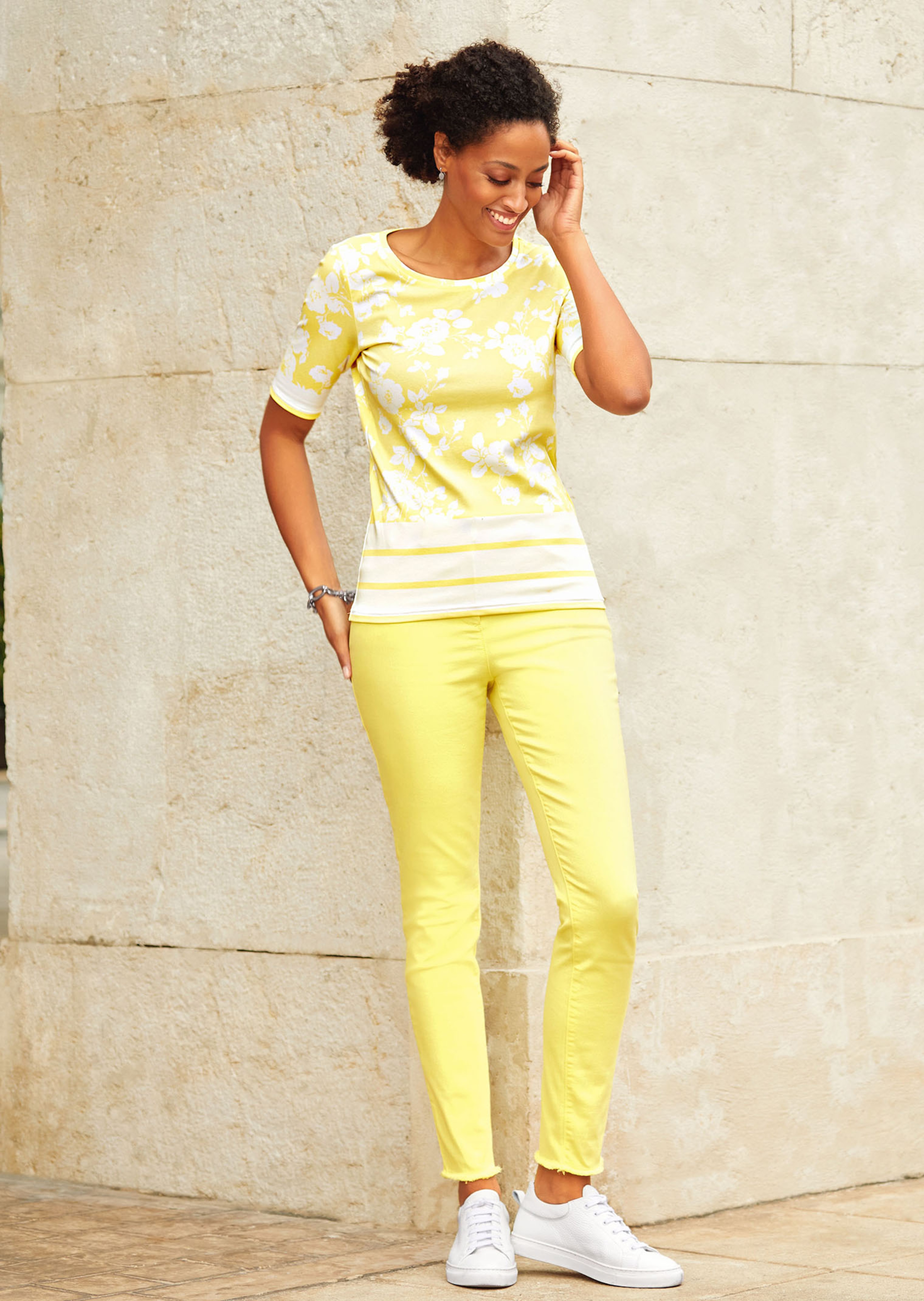 Jeans mit feinem Fransensaum