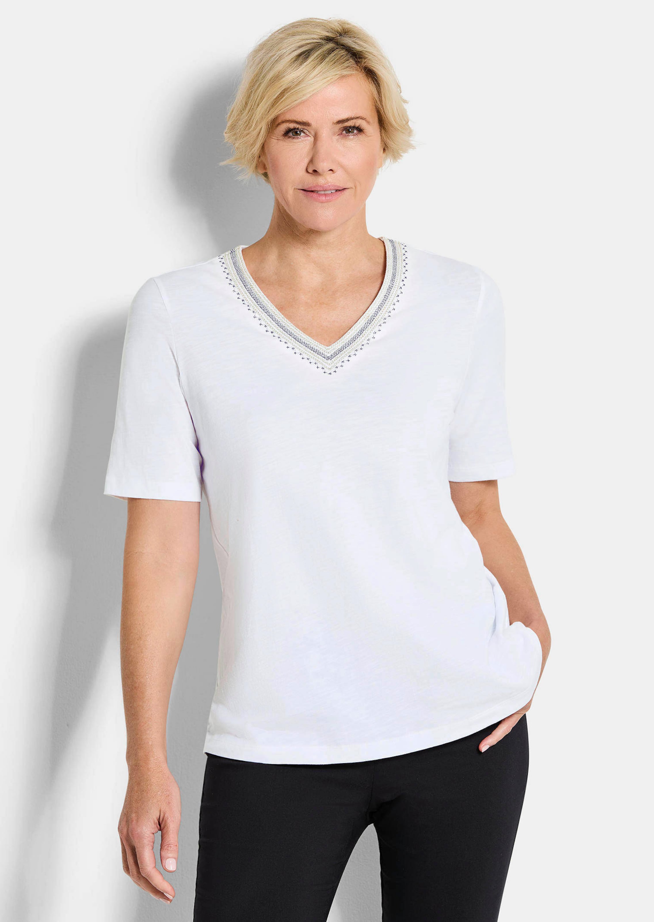Baumwoll-Shirt mit Stickereien