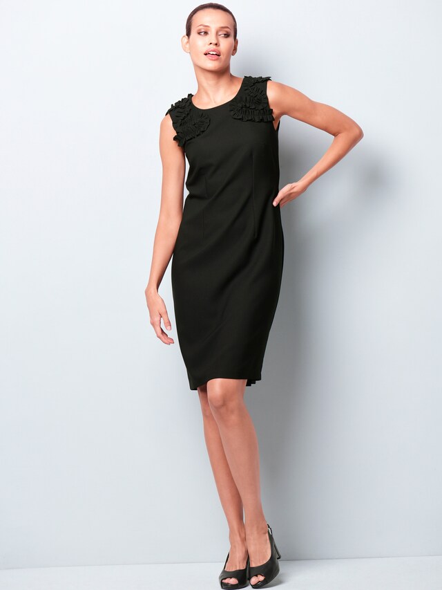 Kleid mit modischer Verzierung 2