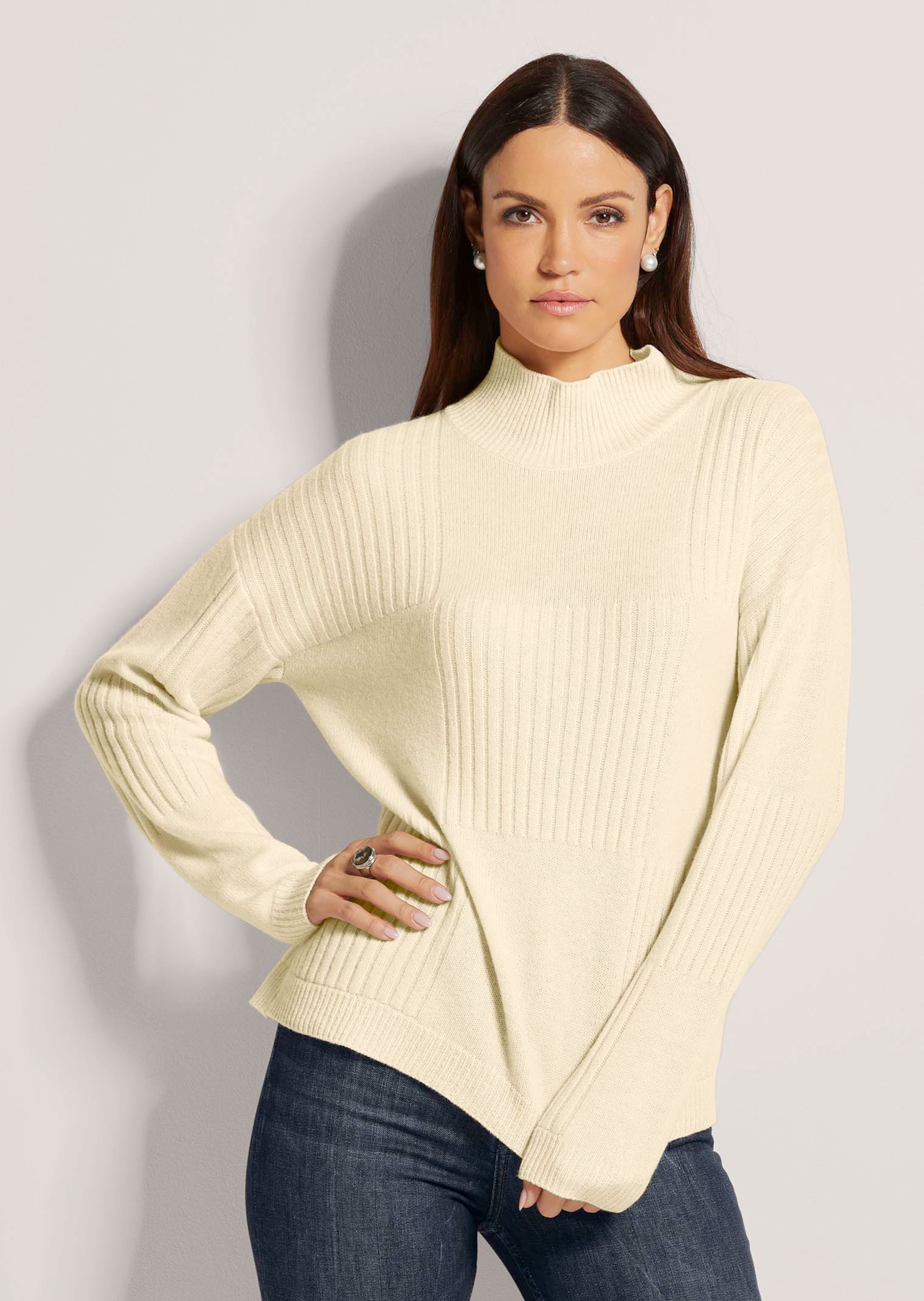 Stehkragen-Pullover aus Schurwolle