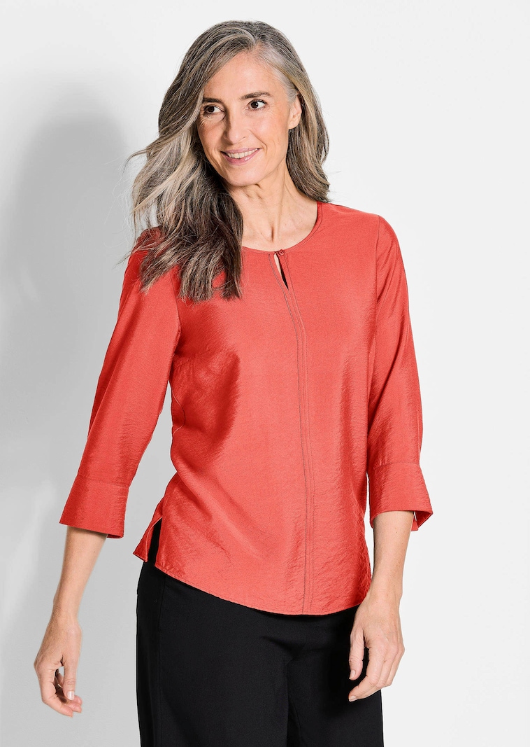 Rundhalsbluse aus strukturiertem Viskosemix