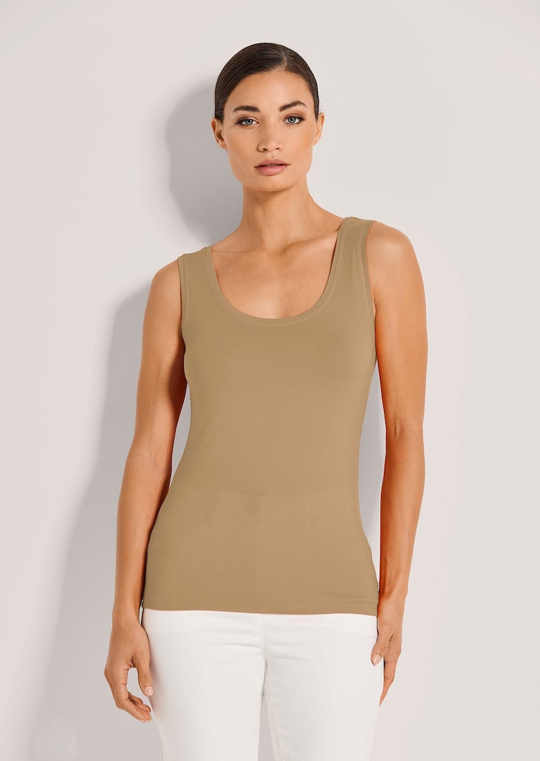Tanktop mit breiten Trägern