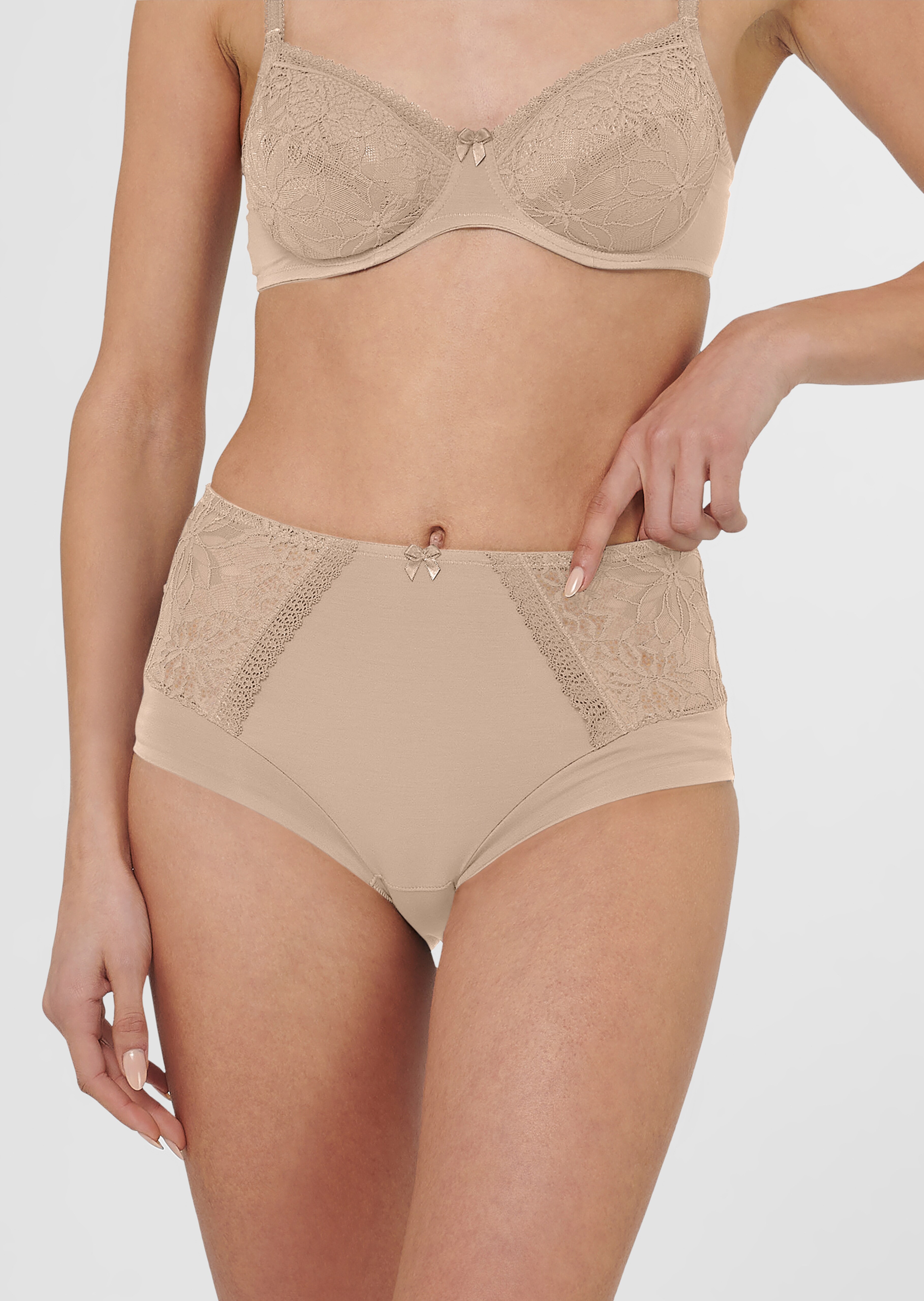 Waist briefs with lace inserts
