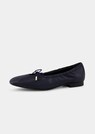 Ballerinas aus Leder mit klassischer Schleife thumbnail 1
