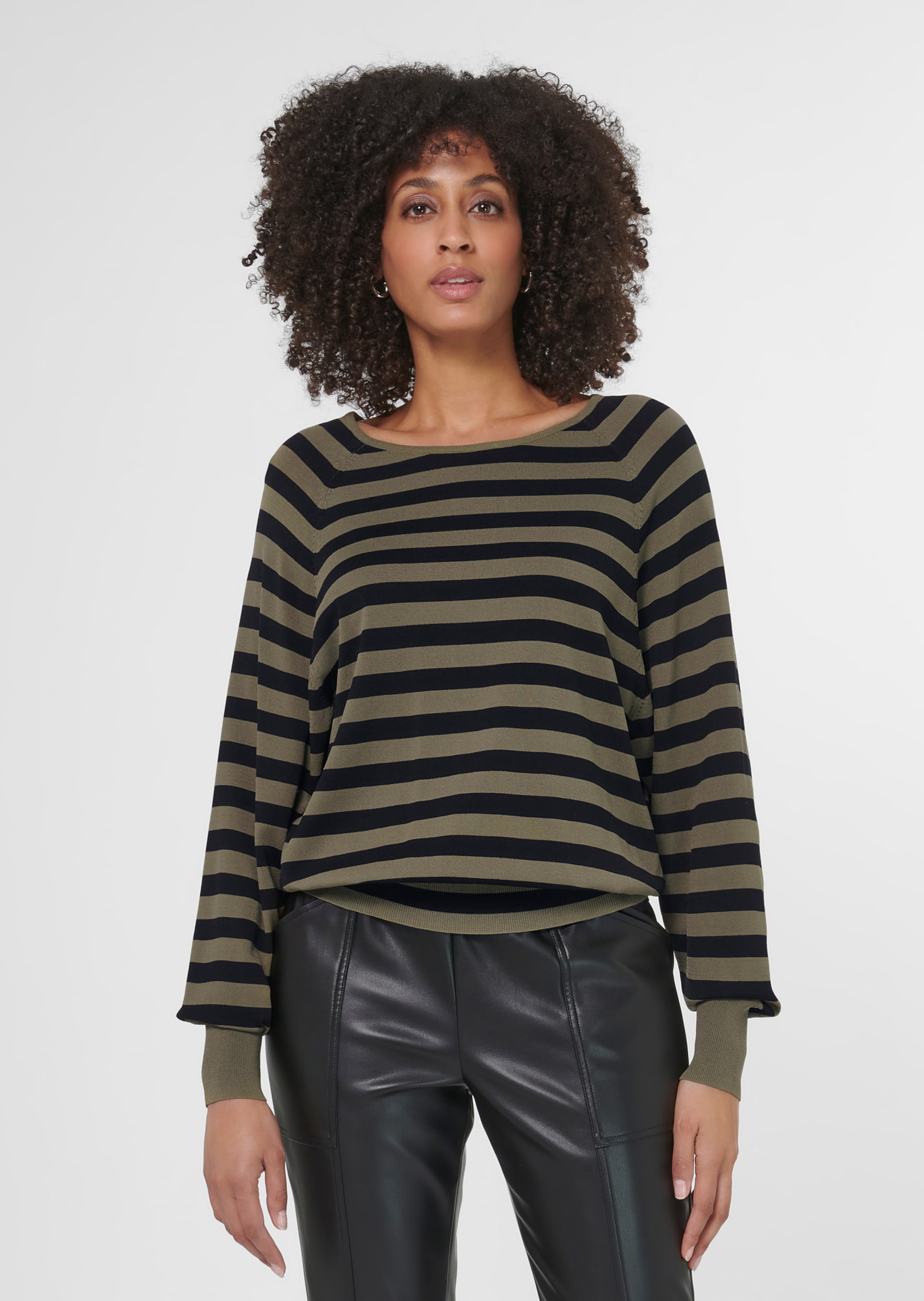 Jumper with batwing sleeves