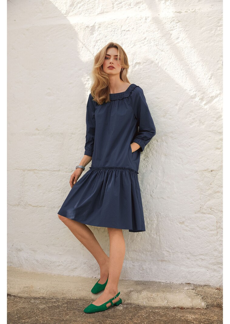 Dress with 3/4 sleeves and flounce