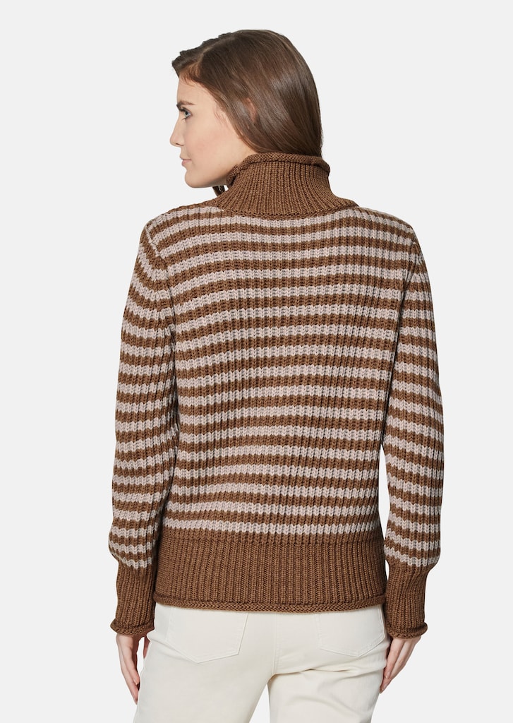 Soft virgin wool jumper with stylish stripes 2