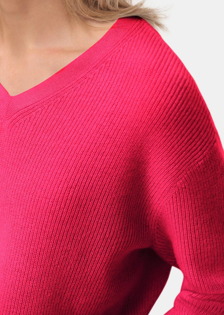 Kaschmirpullover in Patentstrick mit V-Ausschnitt