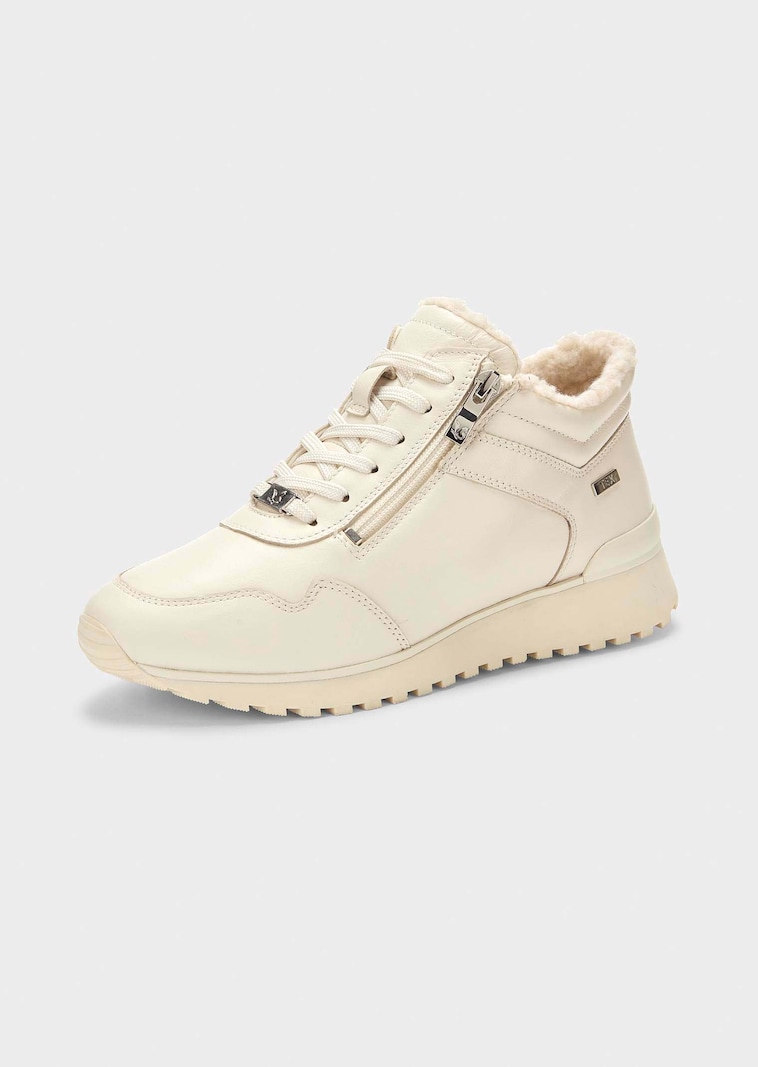 Sneaker mit Teddyfutter