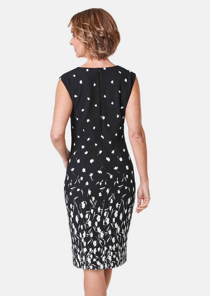 Elegantes Kleid mit modischem Druck