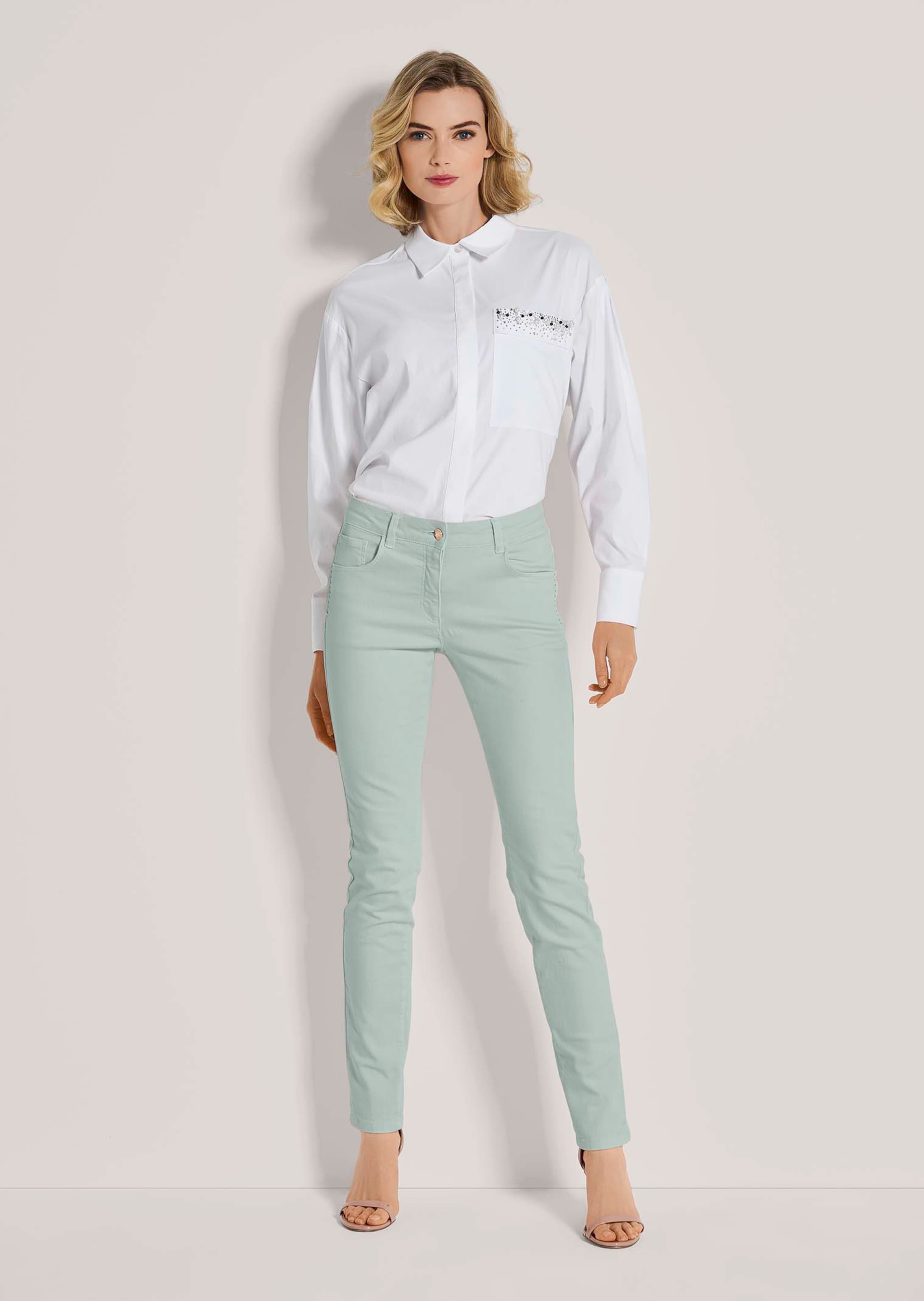 Schlanke Five-Pocket-Jeans mit Strass-Akzenten