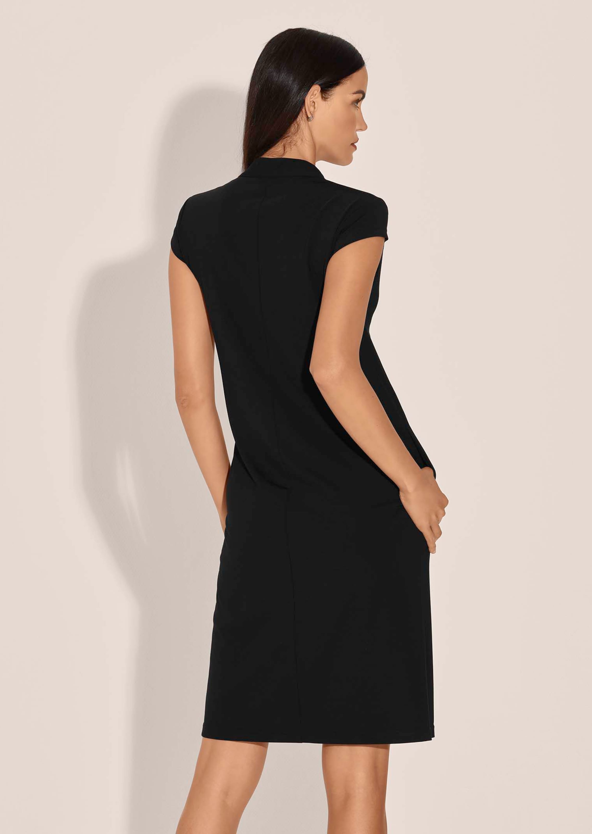 Sheath dress with a V-neckline and short sleeves in black | MADELEINE  Fashion
