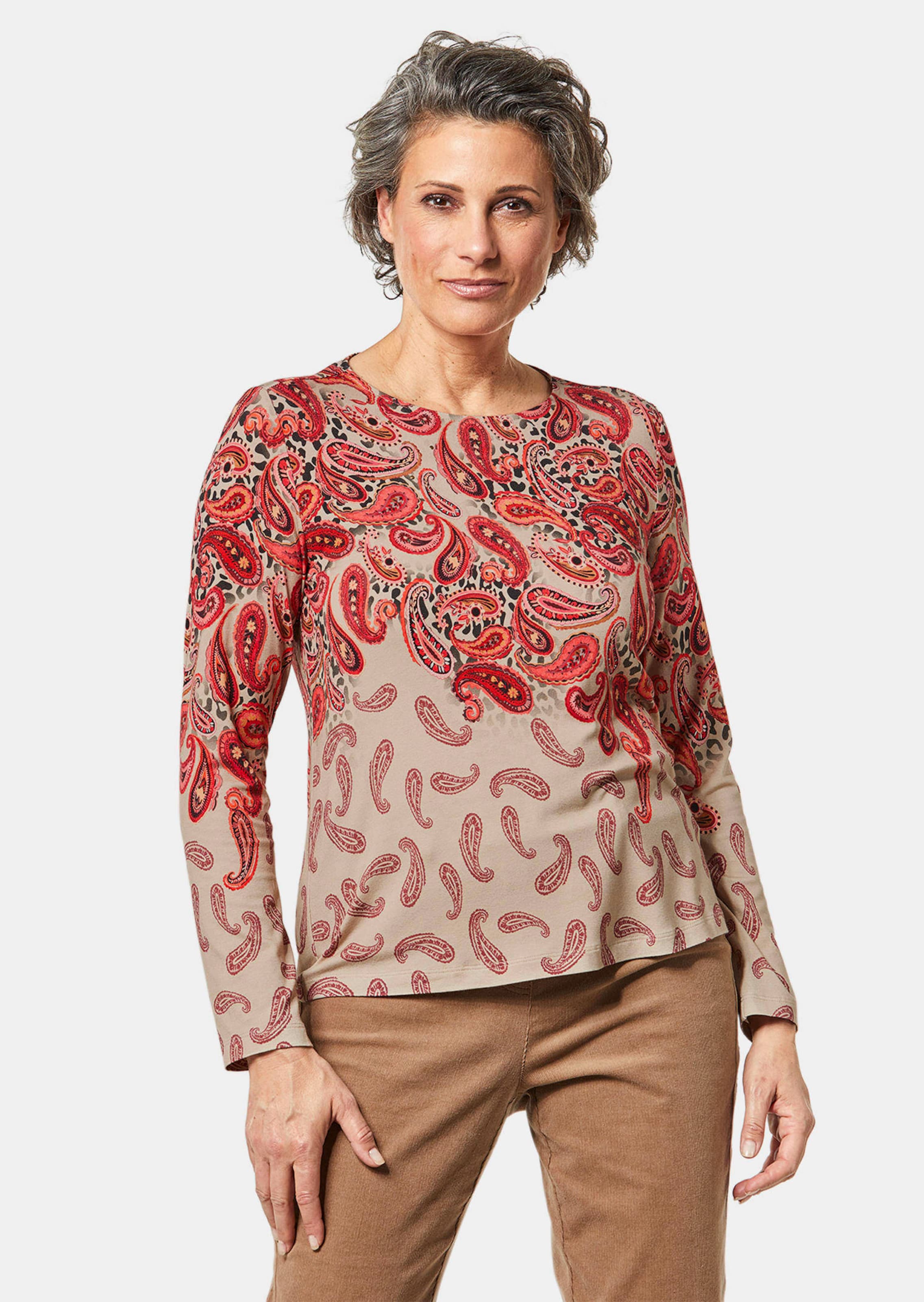 Geschmücktes Druckshirt