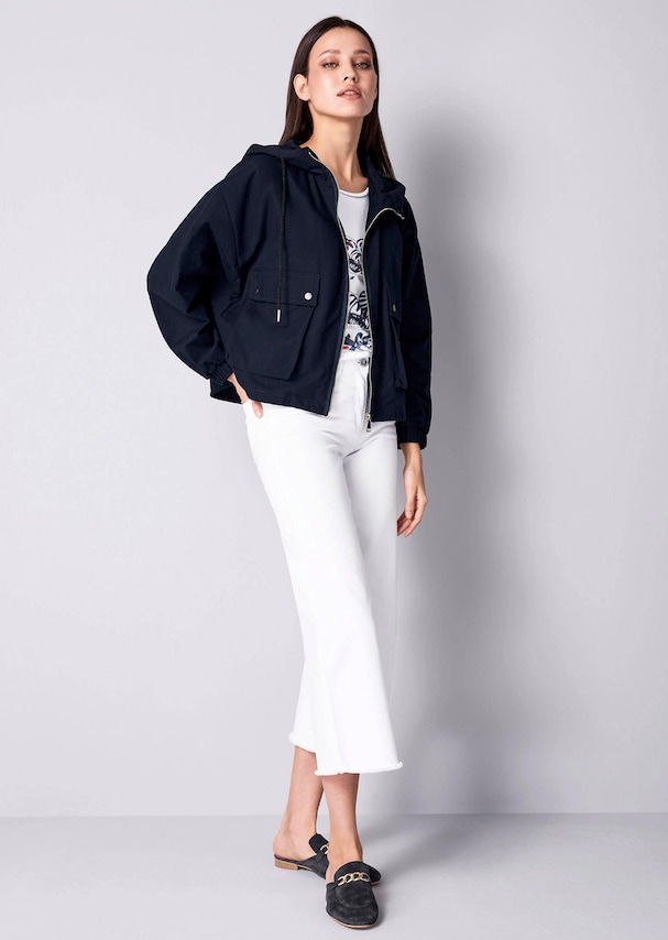 Jacke mit aufgesetzten Taschen vorne 3