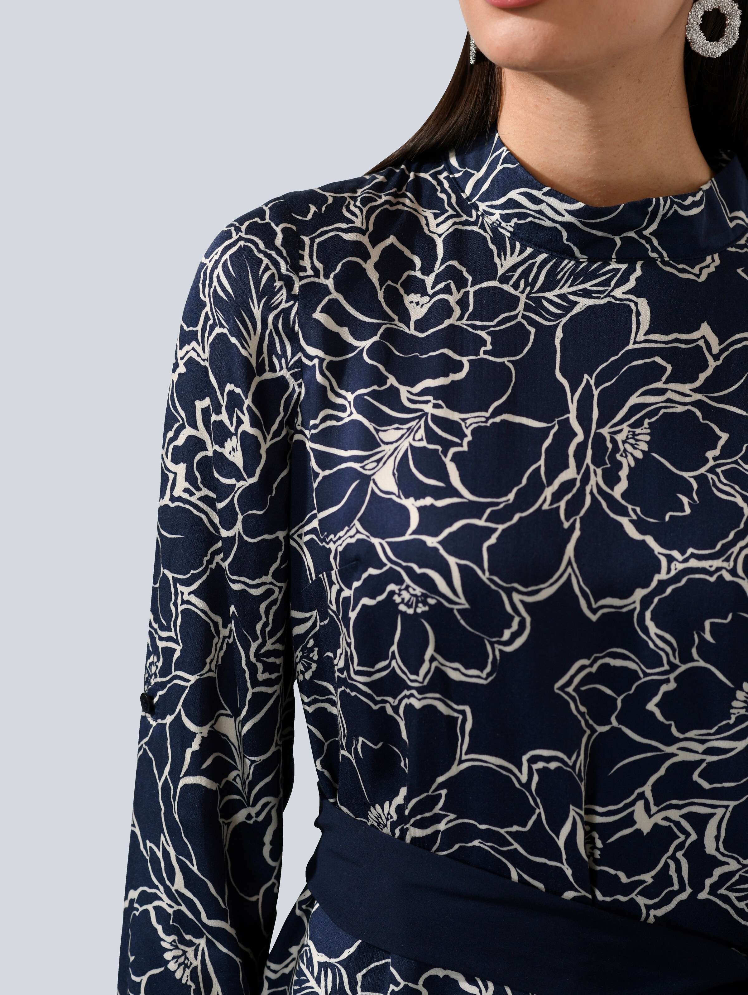 Kleid mit Stehkragen