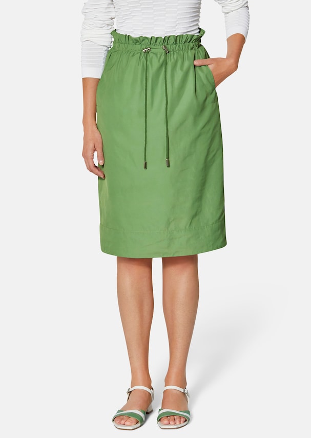 Skirt with drawstring and slit pockets