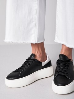 Jeans mit weiterem Beinverlauf thumbnail 6