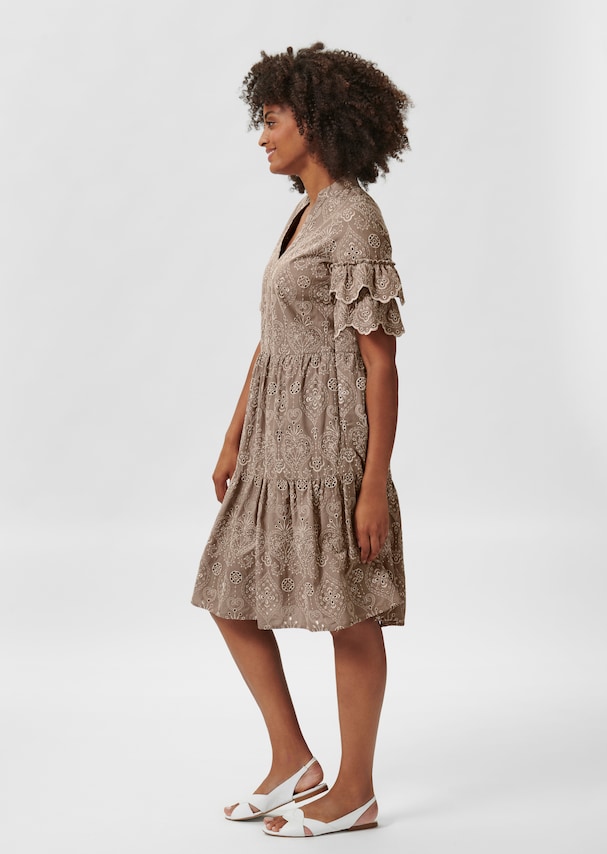 Dress with eyelet embroidery and ruffles 3