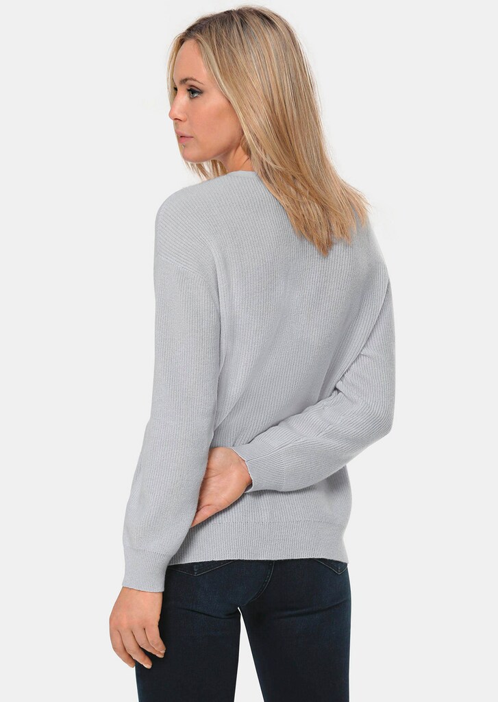 Kaschmirpullover in Patentstrick mit V-Ausschnitt