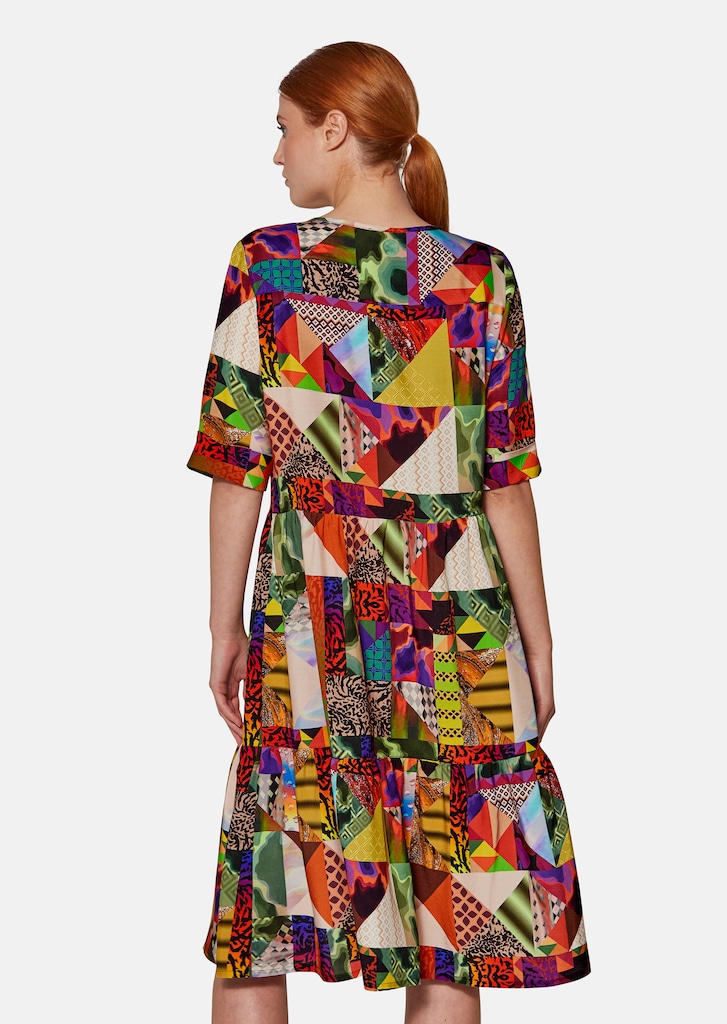 Airy summer dress with trendy one-of-a-kind print 2