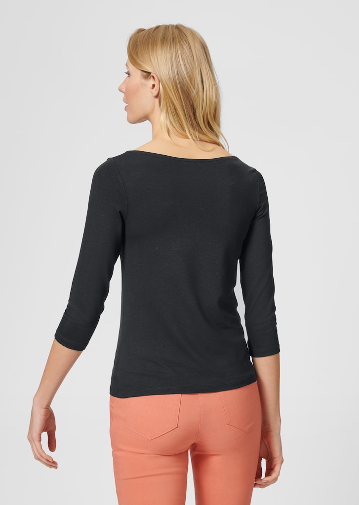Top with boat neckline 2