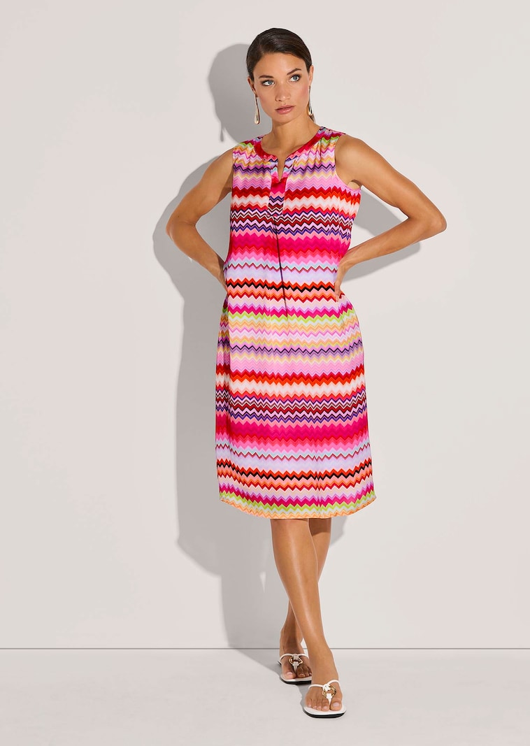 Sommerliches Druckkleid in leichter A-Linie