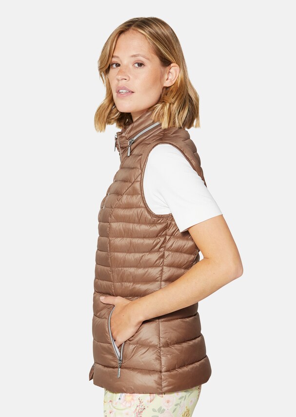 Quilted waistcoat with an elegant sheen 3