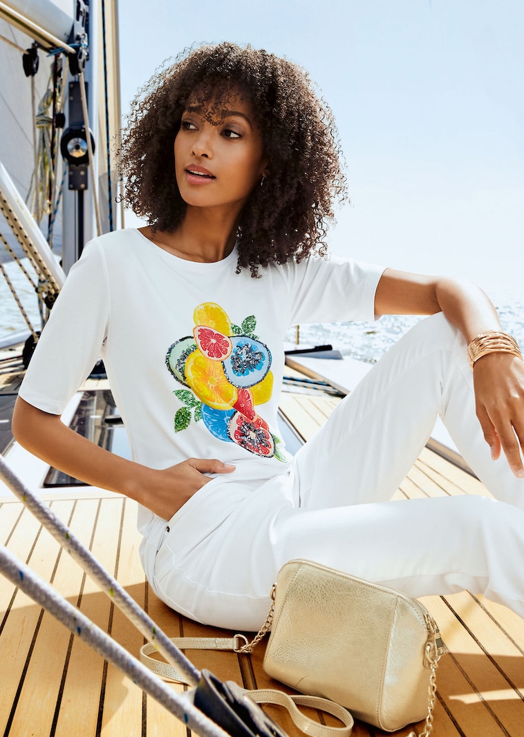 Halbarm-Shirt mit farbstarkem Früchte-Print