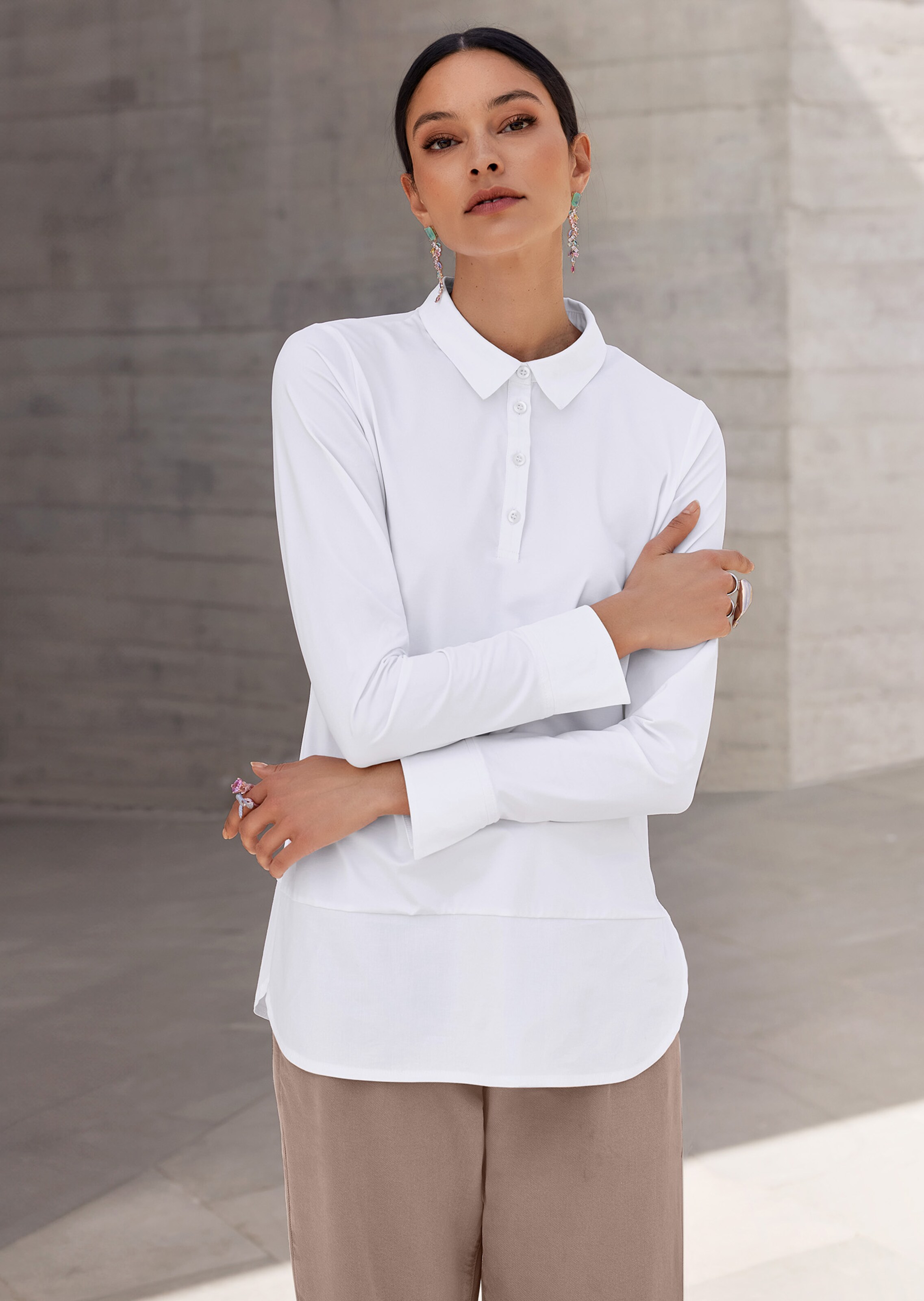 Sportive Bluse im Materialmix
