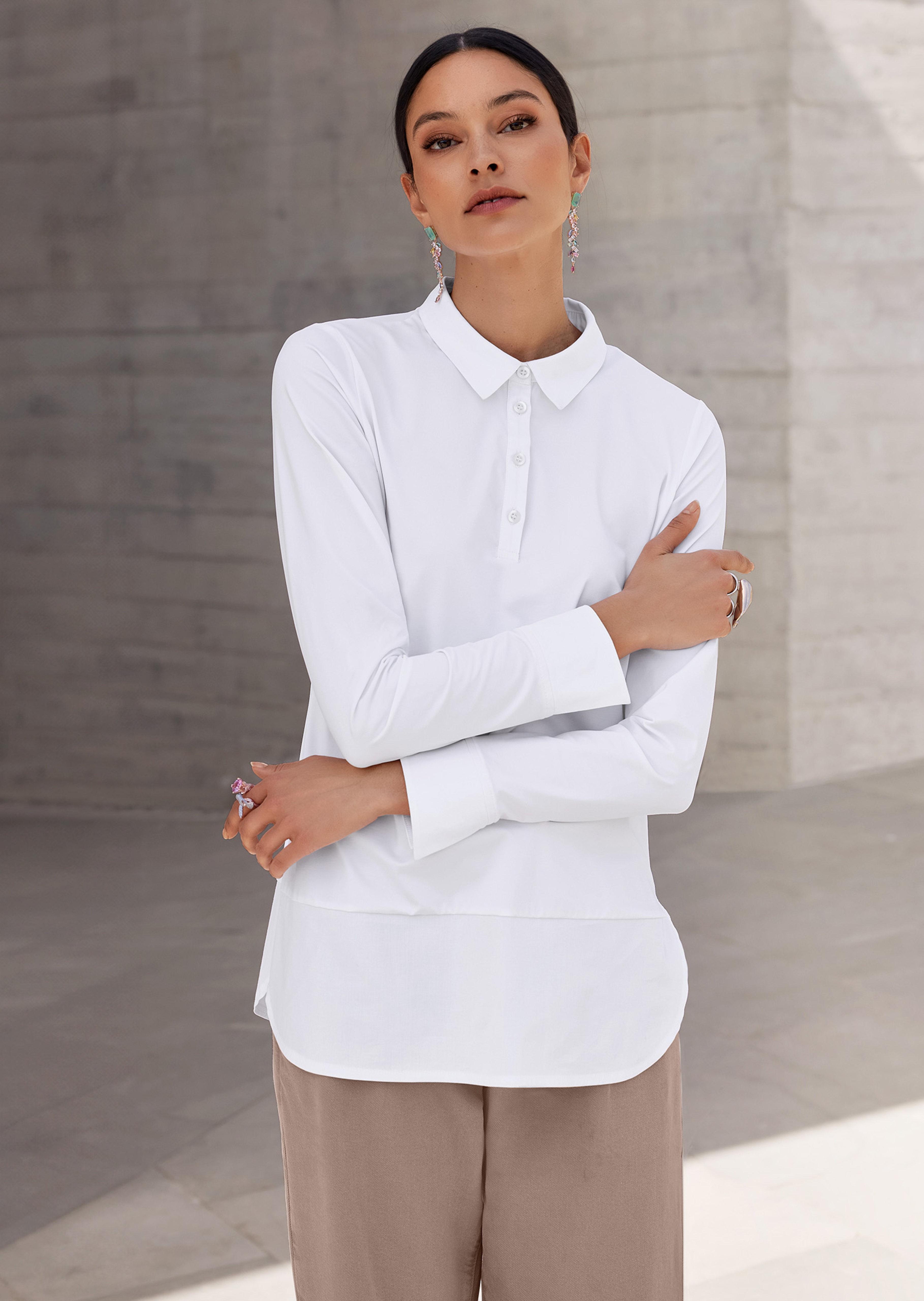 Sportive Bluse im Materialmix