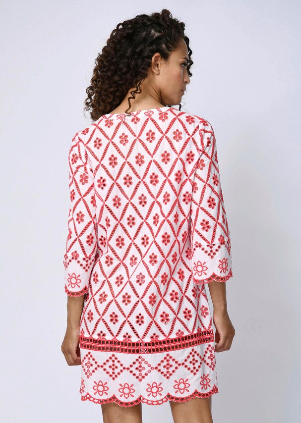 Bluse mit aufwändiger Lochstickerei 2