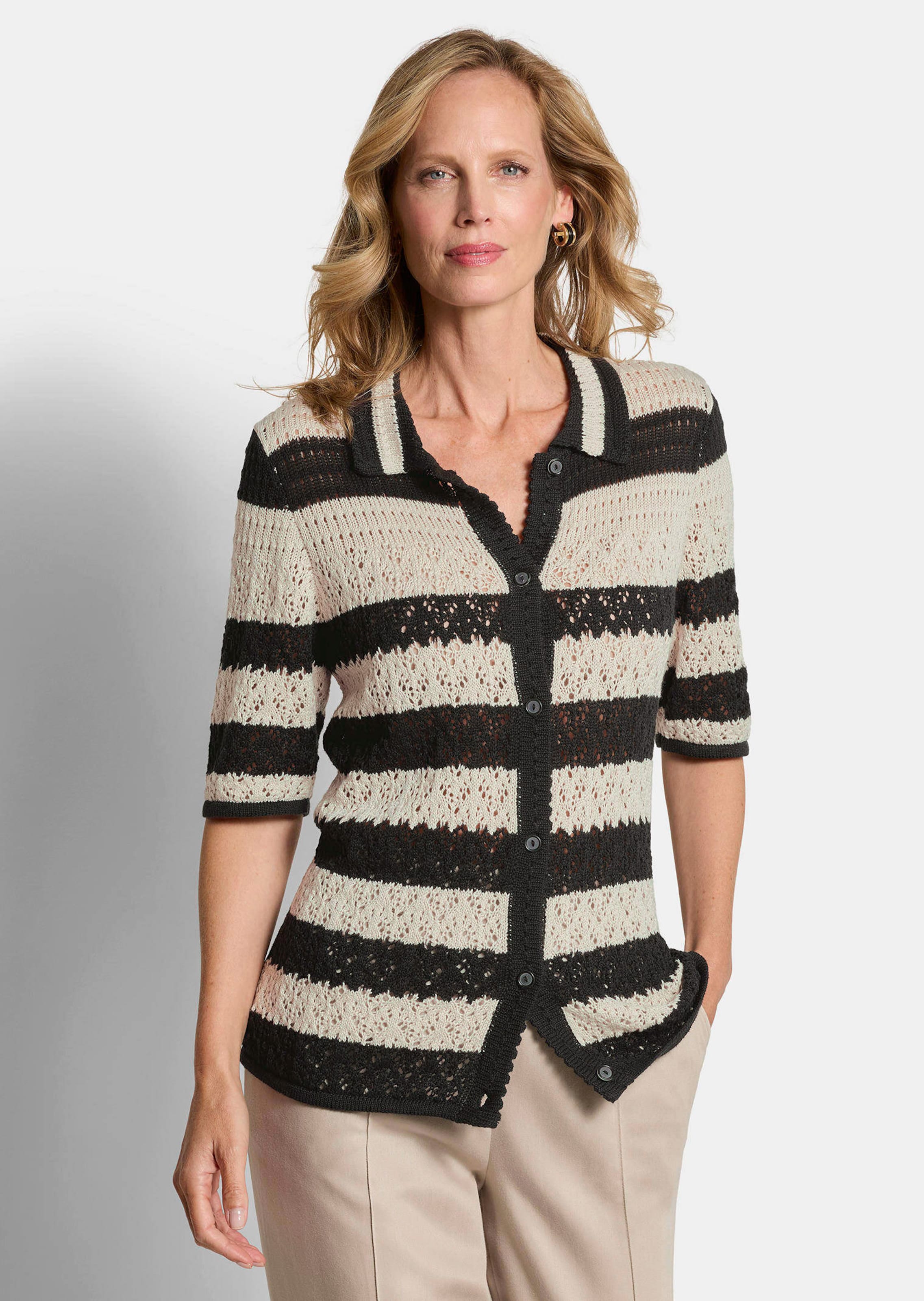 Gestreifte Strickjacke mit Lochmuster