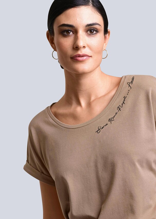 Shirt mit Stickerei 1