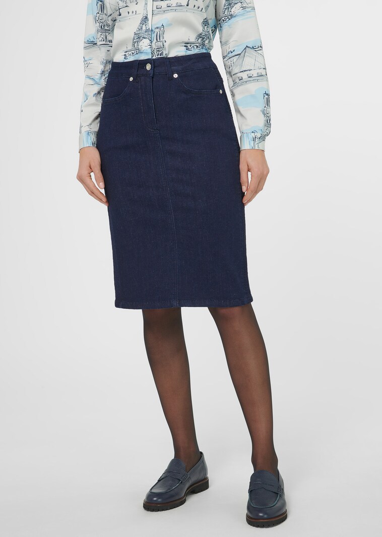 Slim denim skirt with embroidery