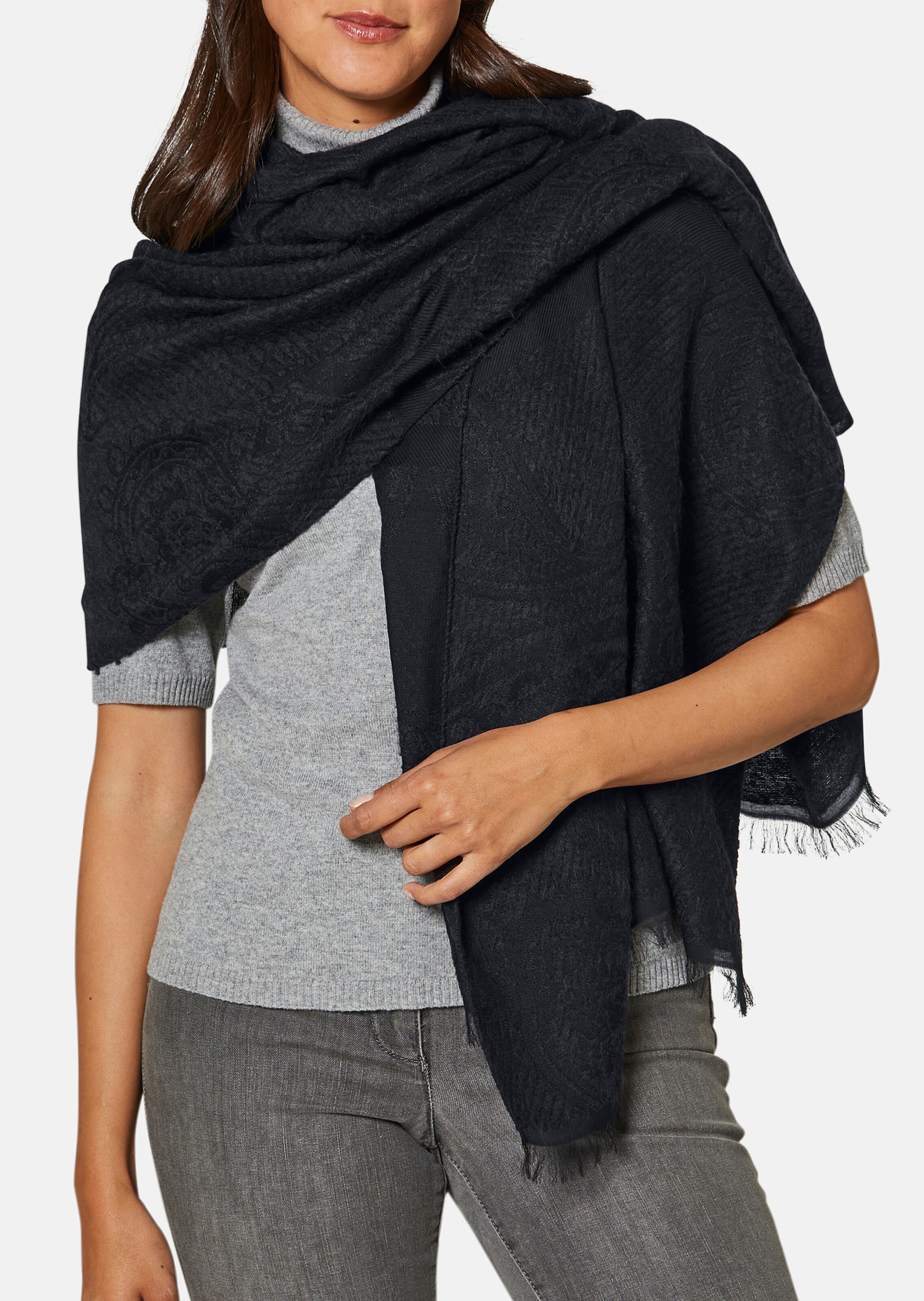 Scarf in navy | MADELEINE Fashion