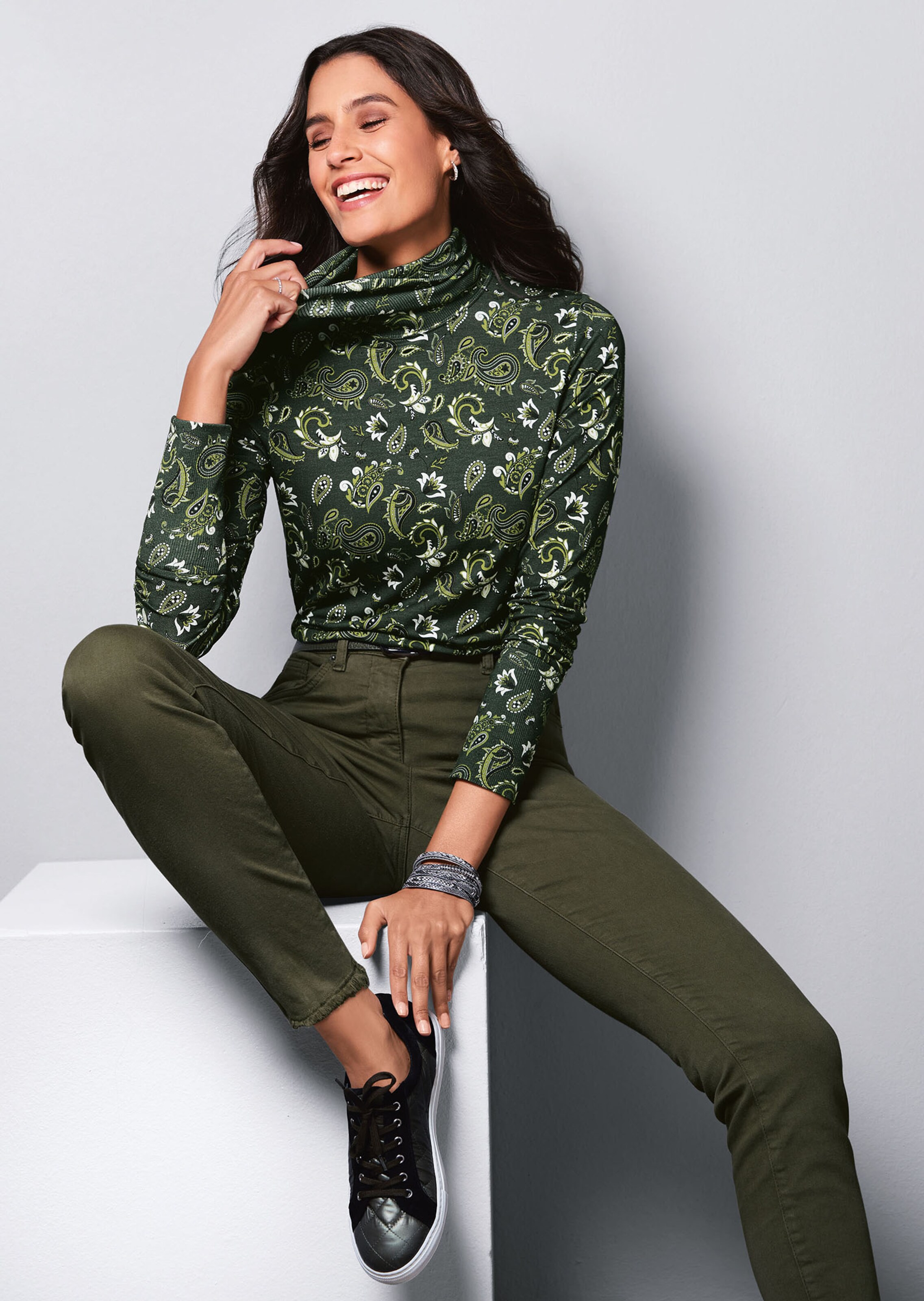 Printed turtleneck shirt