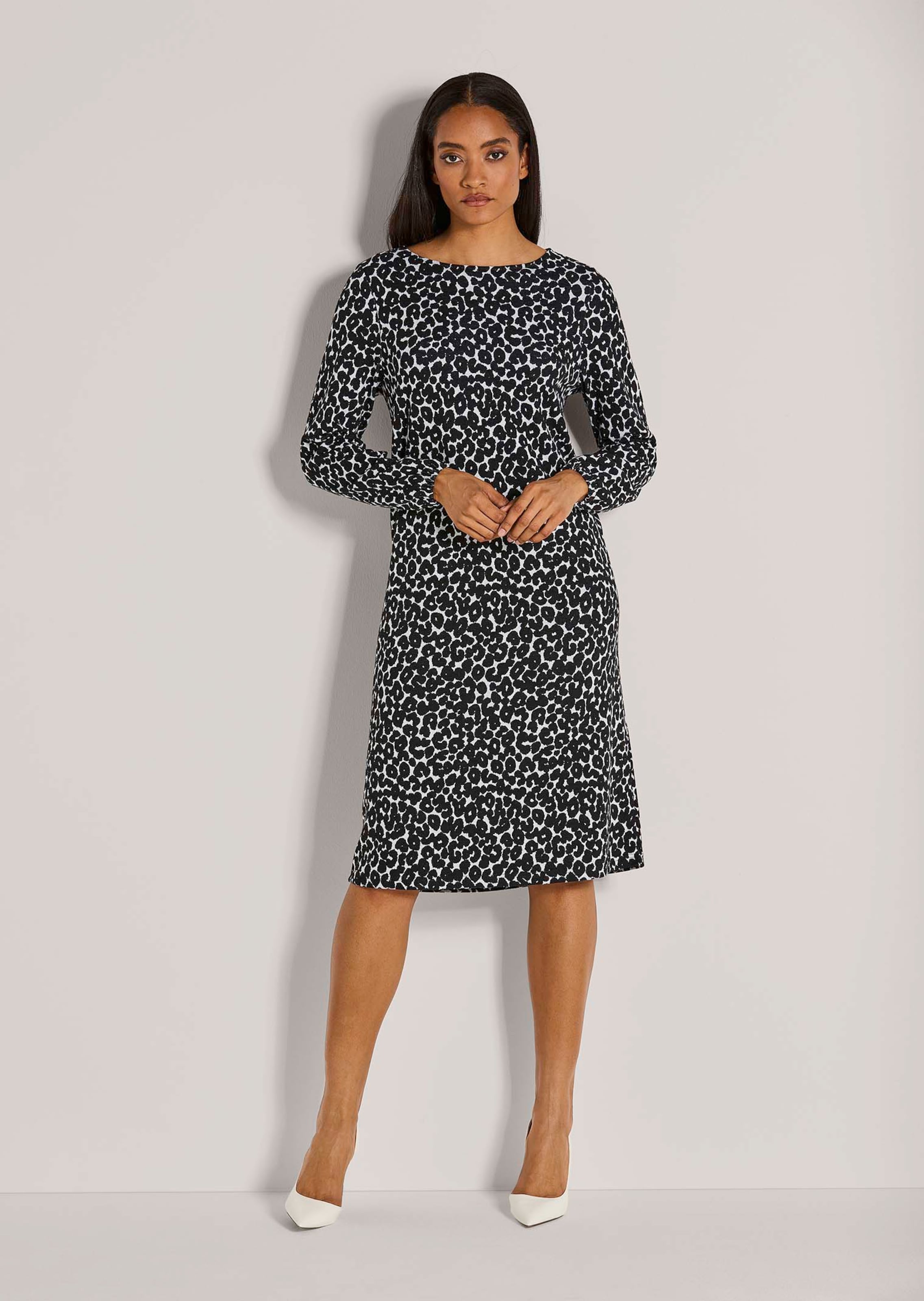 Leopard print dress in black / natural white | MADELEINE Fashion